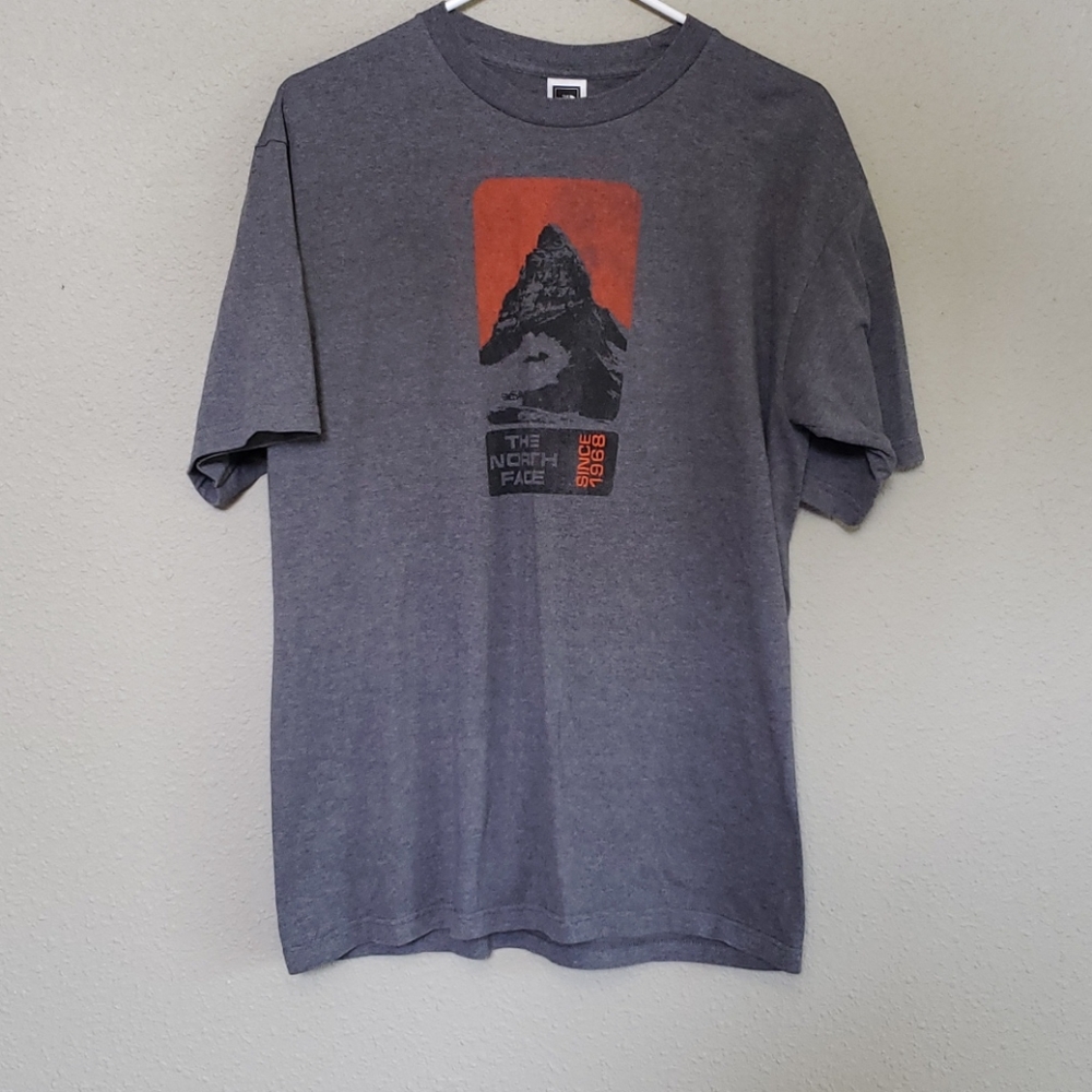 Mens North Face tee.